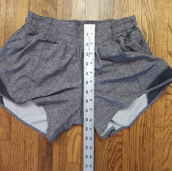 Lululemon Hotty Hot Womens Shorts Size 6 Heather Grey Lined - Picture 6 of 9